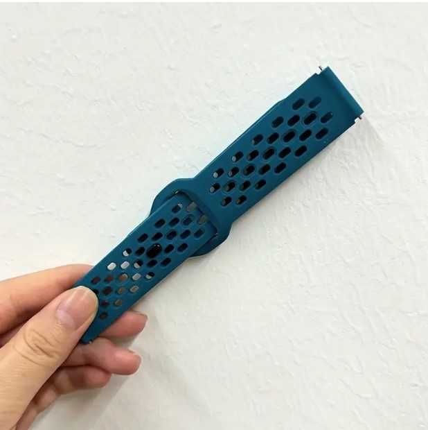 Curea silicon cu inchidere pe interior 22 mm - 2 curele la oferta  !