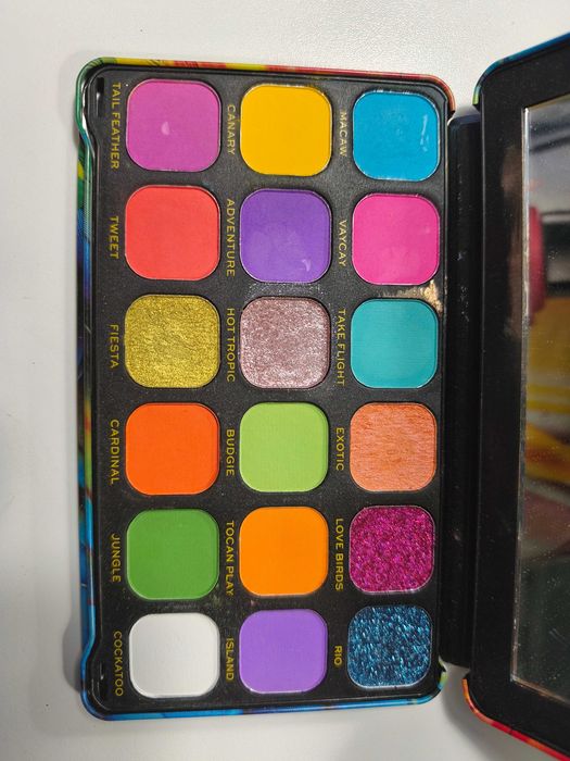 Палитри за грим за лична и професионална употреба