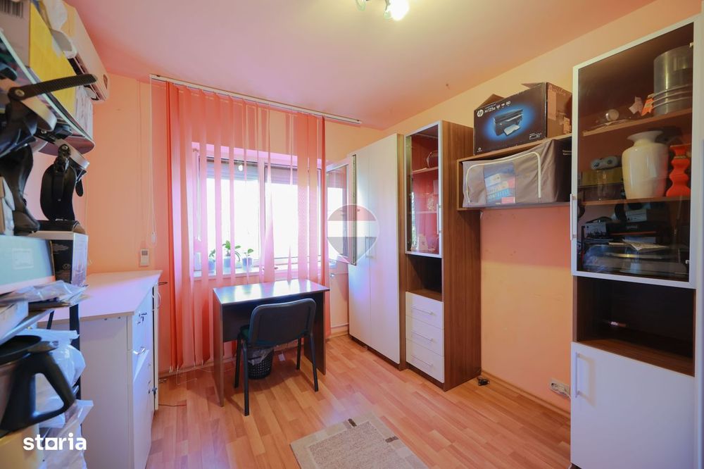 De vânzare apartament cu 3 camere , pe Strada Sovata - Oradea