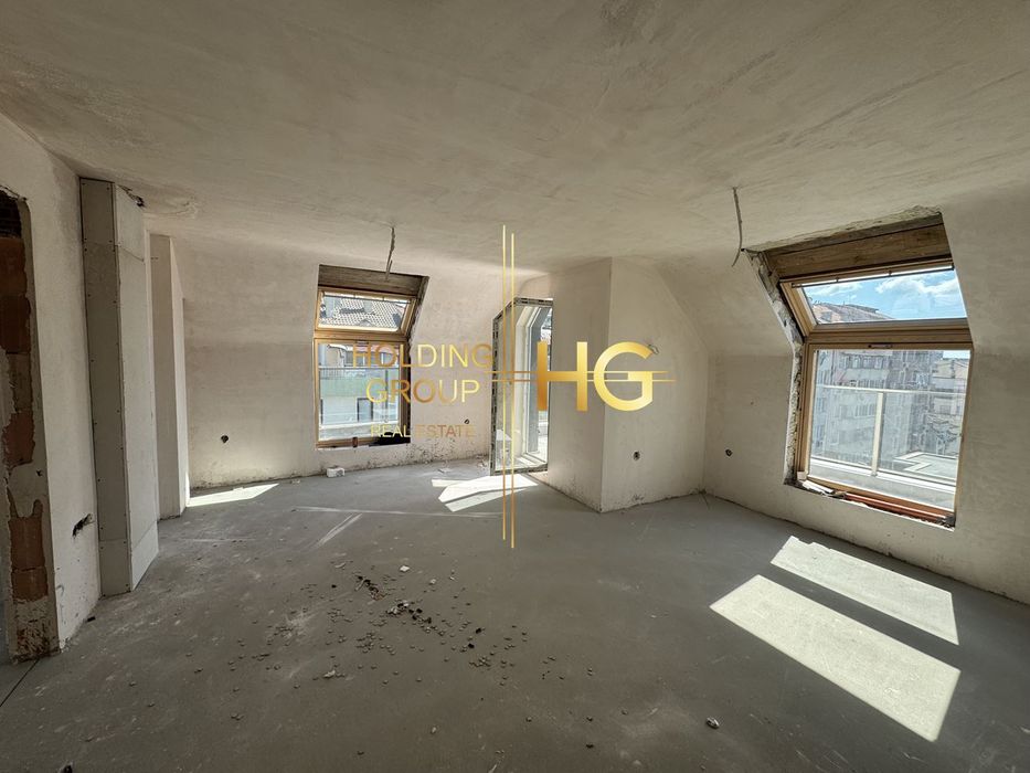 Панораме тристаен под спирка Патриарха