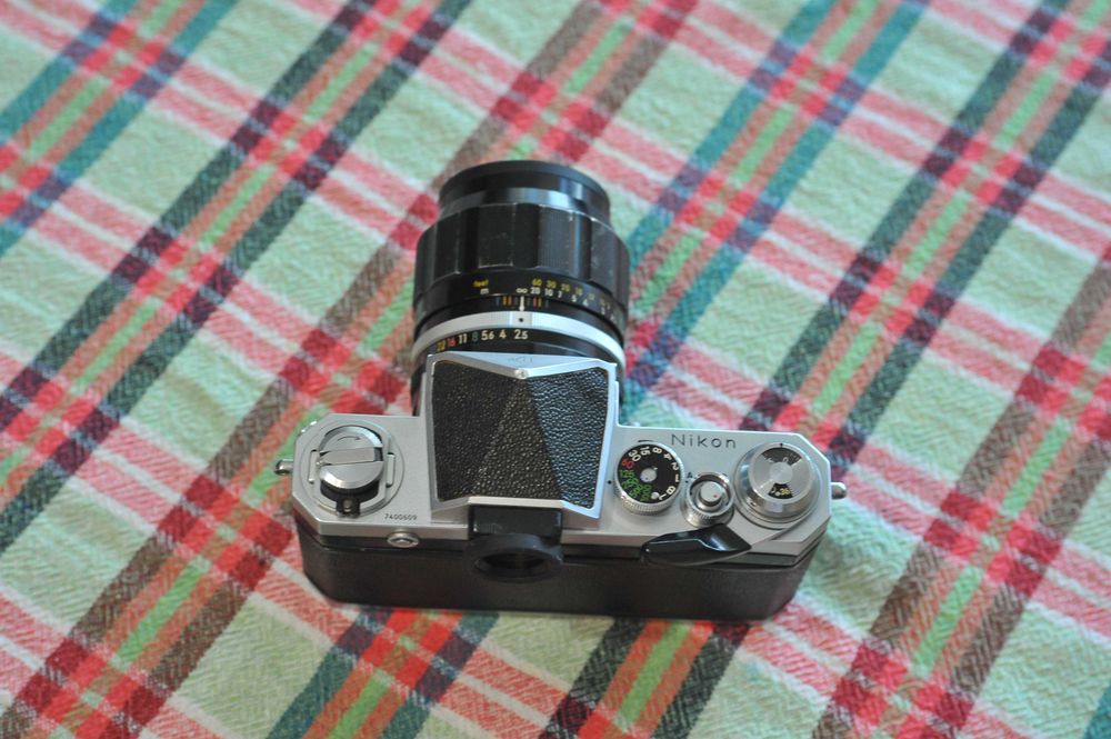 Nikon F + Nikkor P- auto 105/2.5