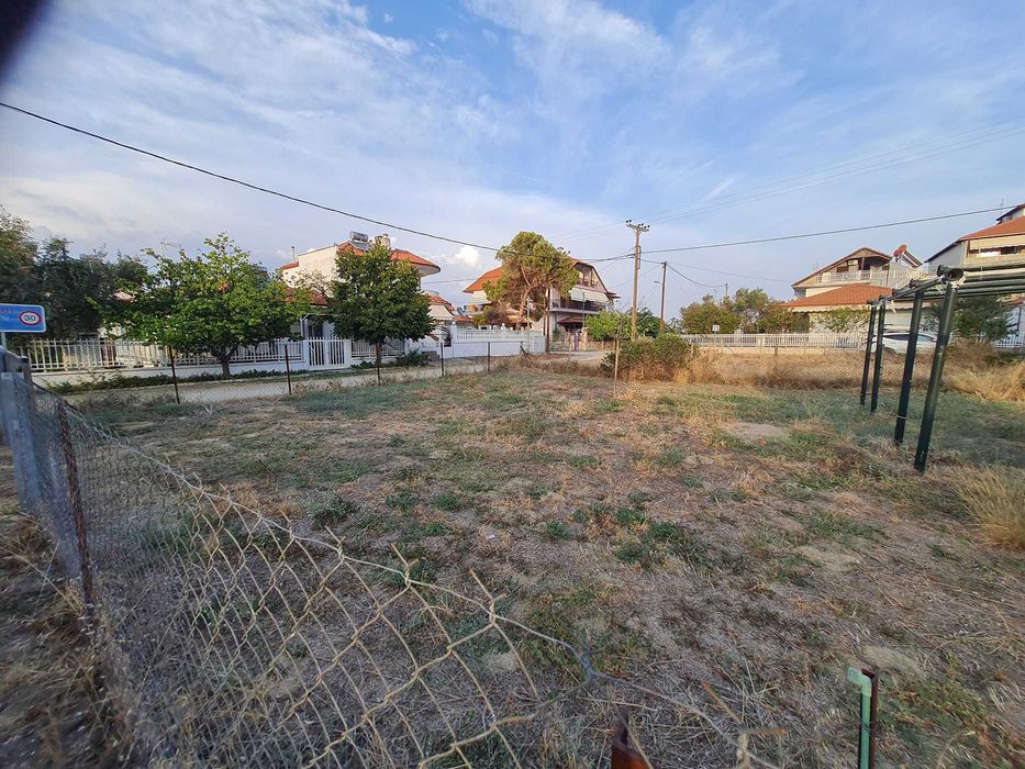 Продава се парцел в регулация 300 м2 в центъра на Неа Врасна, Гърция