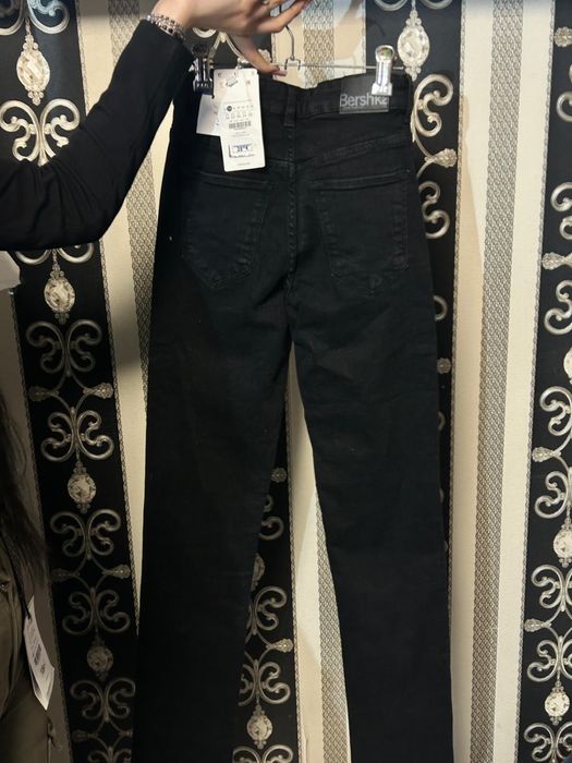 Blugi bershka de dama negri marimea 34
