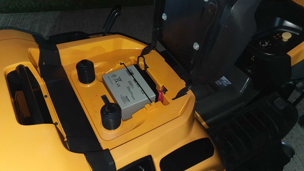 Vand tractor tuns gazon STIGA ESTATE 2398HW, 586cmc, 18 CP, benzina