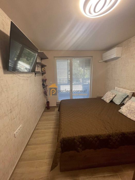 Двустаен апартамент в Южен