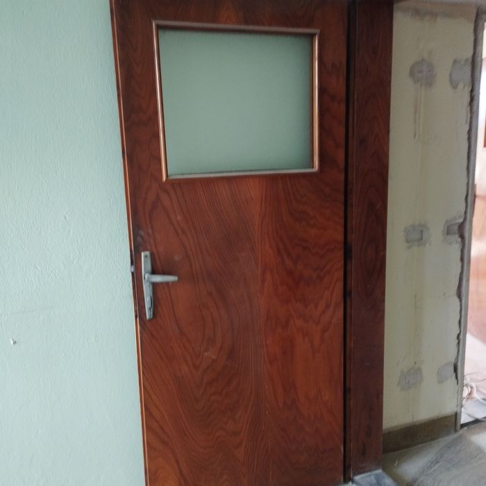 Врати интериорни и входна