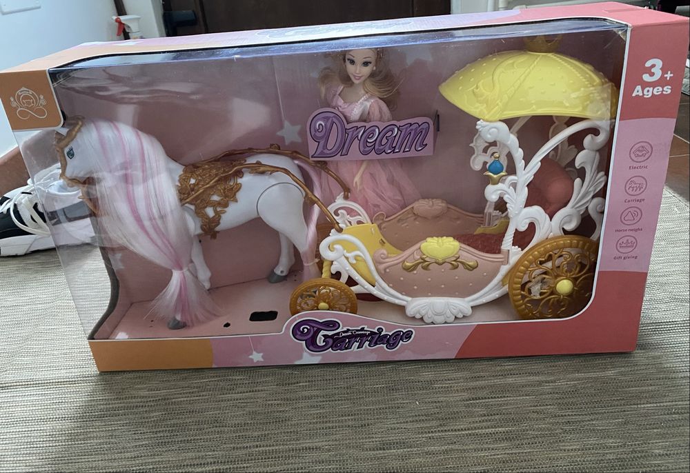 Set caleasca cu papusa