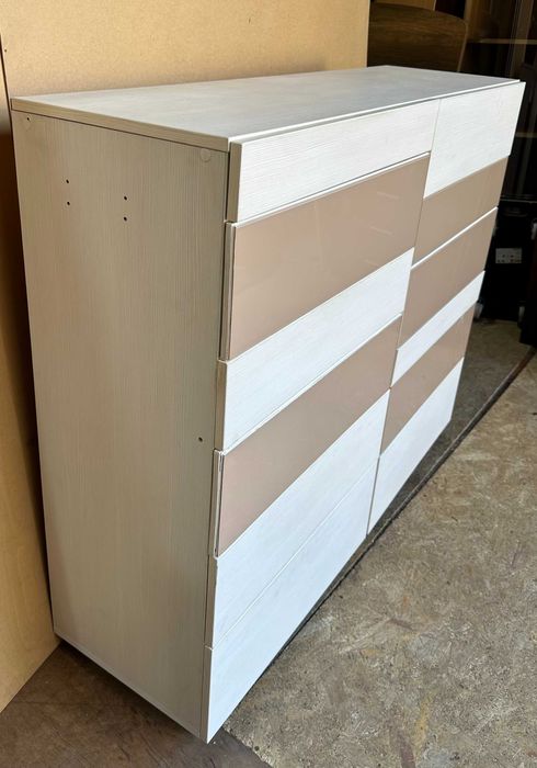 Comoda TV cu 12 sertare; Comoda alba cu spatii depozitare; Dulap