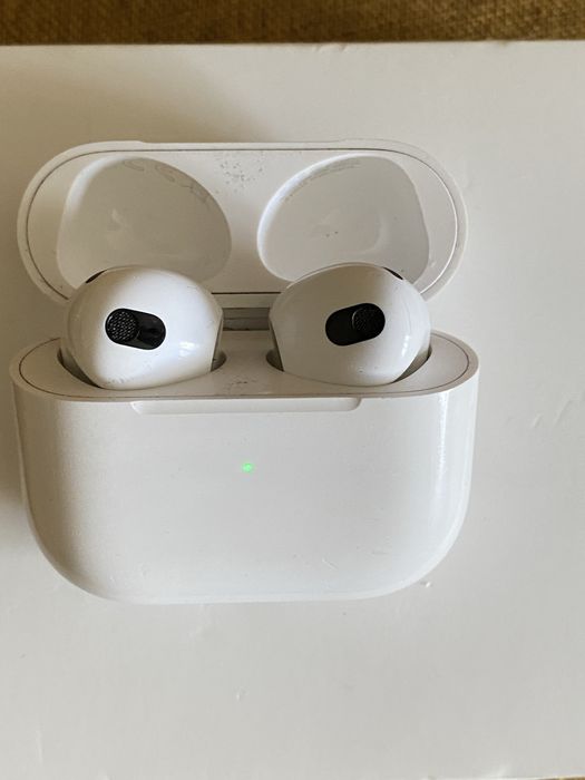 Apple AirPods 3 (2021)