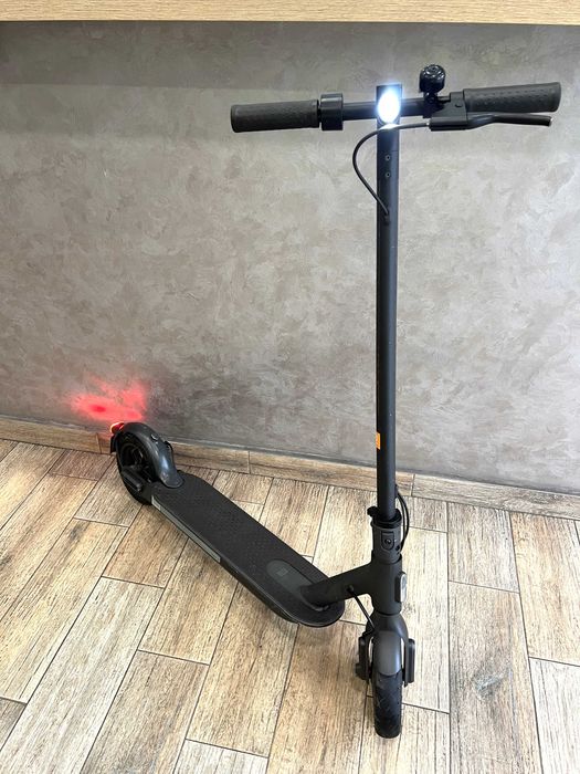 Trotinetă Electrică Xiaomi Mi Pro 2, Viteza: 25km/h, Putere motor: 300w!