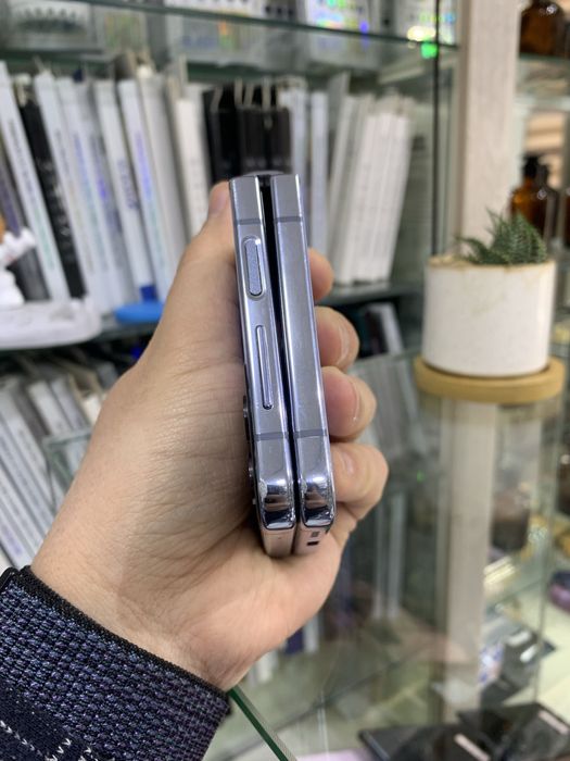 Samsung Z flip 4 8/256Gb snapdragon