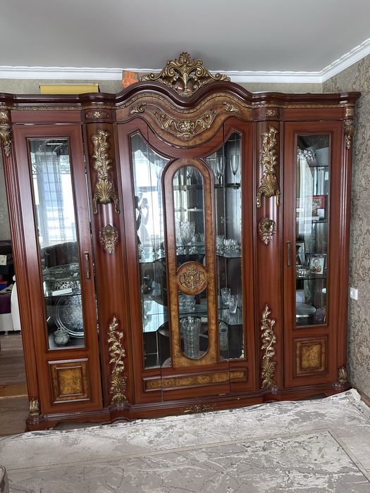 Продам сервант!