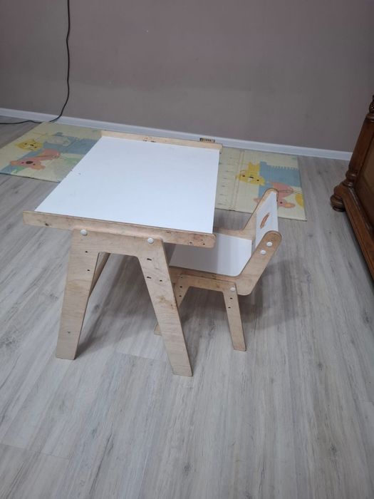 Продам стол со стульчиком