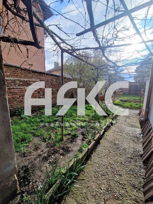 Етаж от къща в кв. Левски до МЕТРОСТАНЦИЯ
