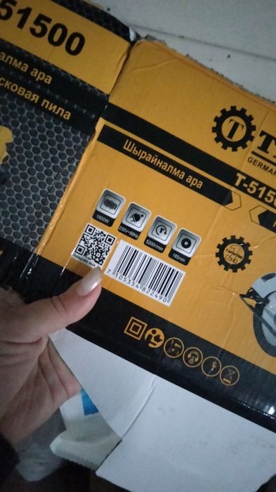 Циркуляра, встроенная в стол пила