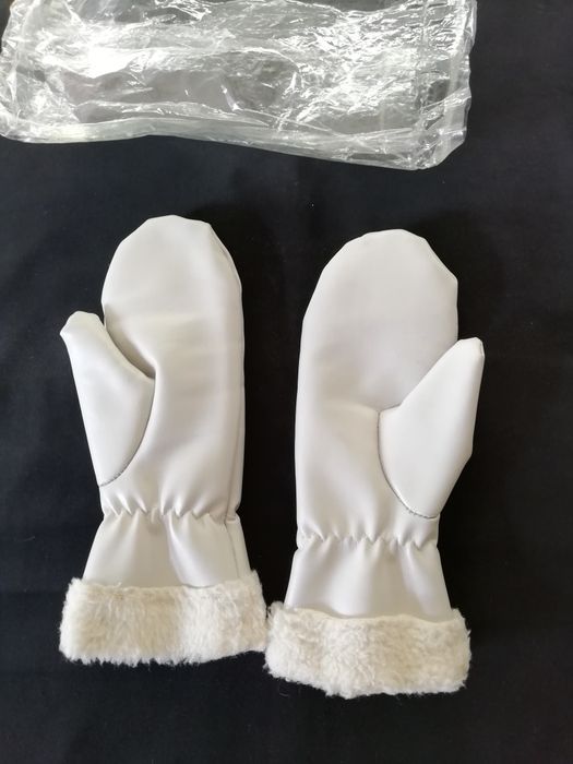 Продам   новые варежки.