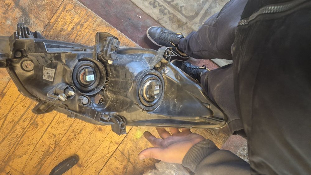 Оригинален Ляв Фар за Тойота Аурис 2007- 2012г