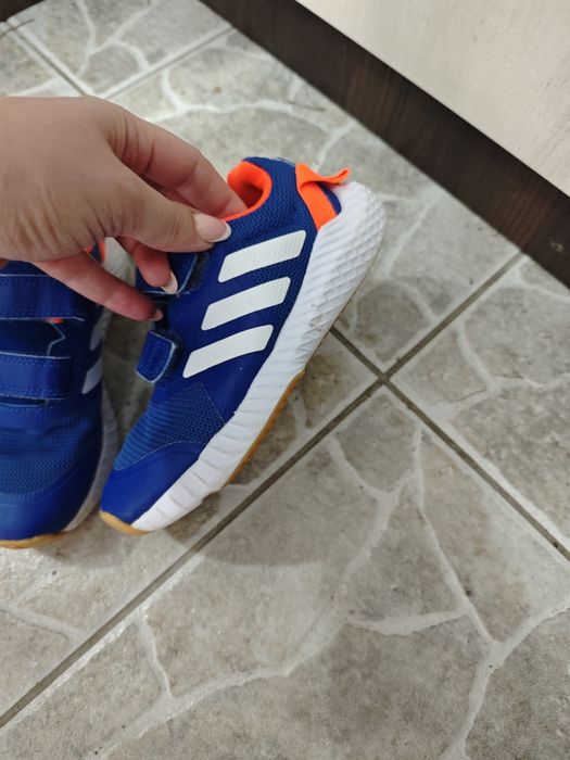 Маратонки Adidas, номер 29