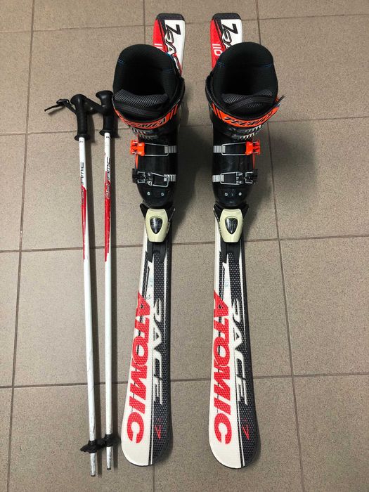 Skiuri,,clăpari și cască pentru copii