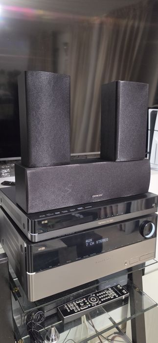 Sateliti Onkyo cu suporti prindere perete + boxa centrala Onkyo