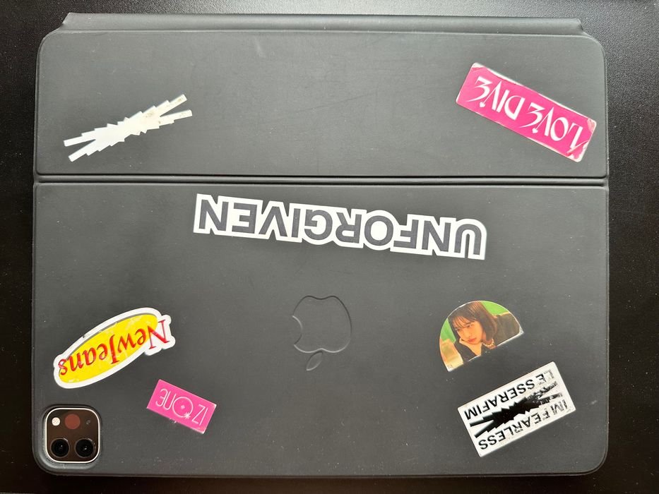 IPAD PRO 12.9 (4-th Gen) WiFi + Cellular) 128 Gb.+ Magic Keyboard