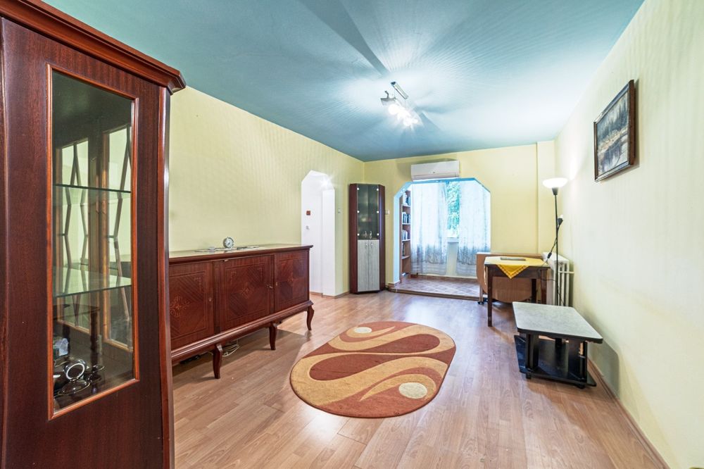 Apartament decomandat 3 camere etajul 1 Vlaicu
