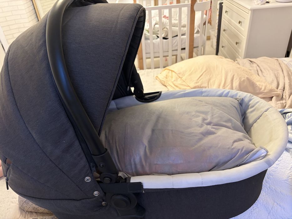 Продам коляску 2 в 1. Со всеми чехлами.