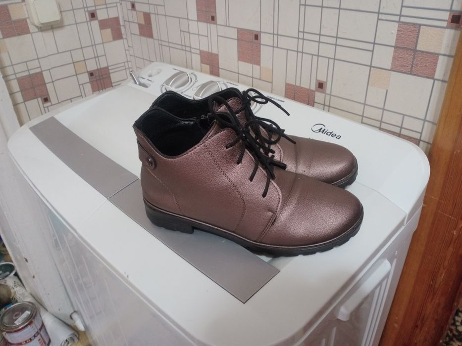 Женские весенние ботинки