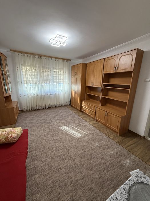 Inchiriez apartament cu  2 camere, recent renovat la intrare in zona Dacia