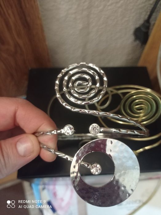 Браслет на плечо