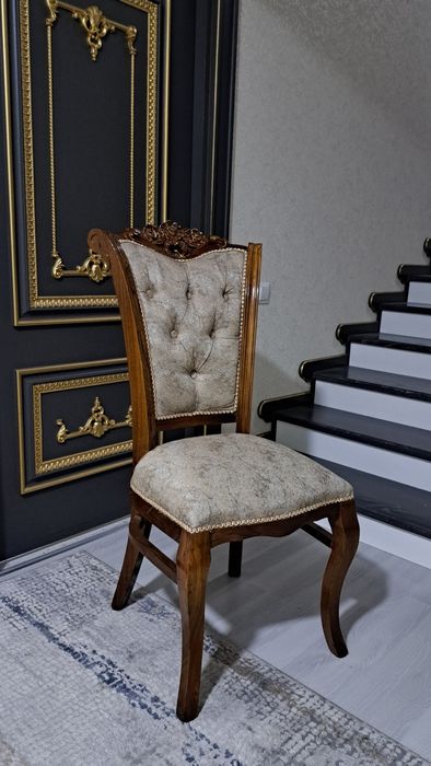 12 стульев и 1 стол