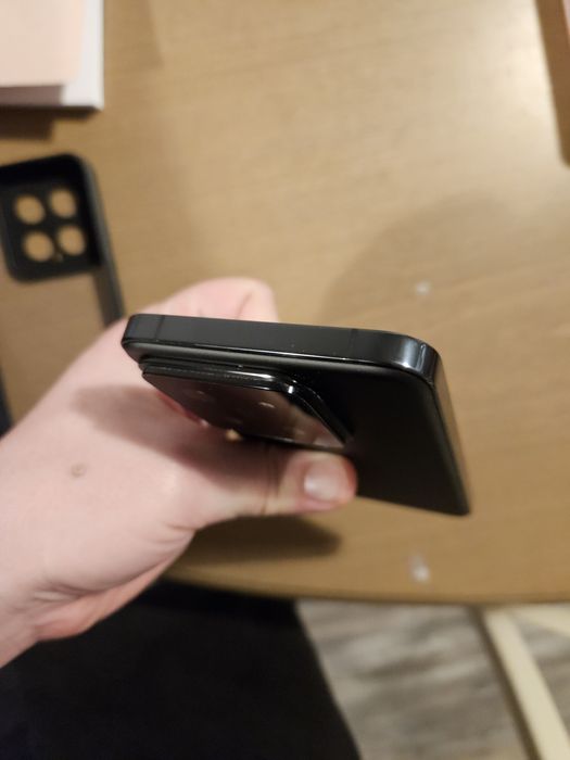 Продавам XIAOMI 14 256GB черен, като нов!