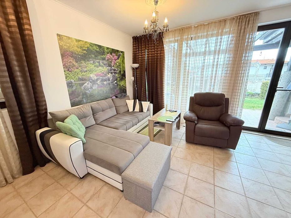Обзаведен тристаен апартамент в к-с „Bay View Villas“