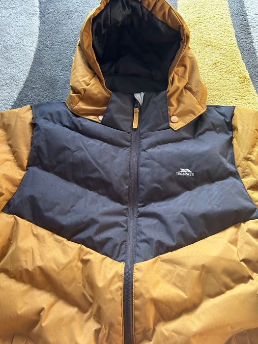 Geaca iarna Trespass , marimea 11-12 ani ,noua fara eticheta