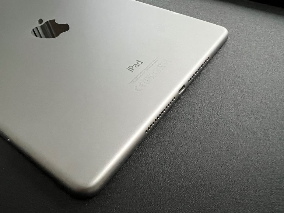 iPad Air | 9,7" | 128 GB | 2013 A7 | Wi-Fi + Cellular 4G  Stare bună