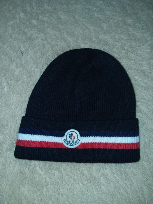 Шапка с полосами moncler