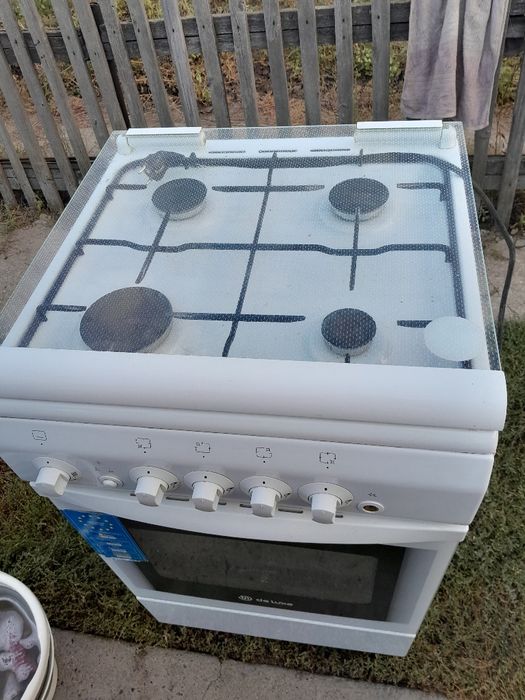 Газовая плита белая