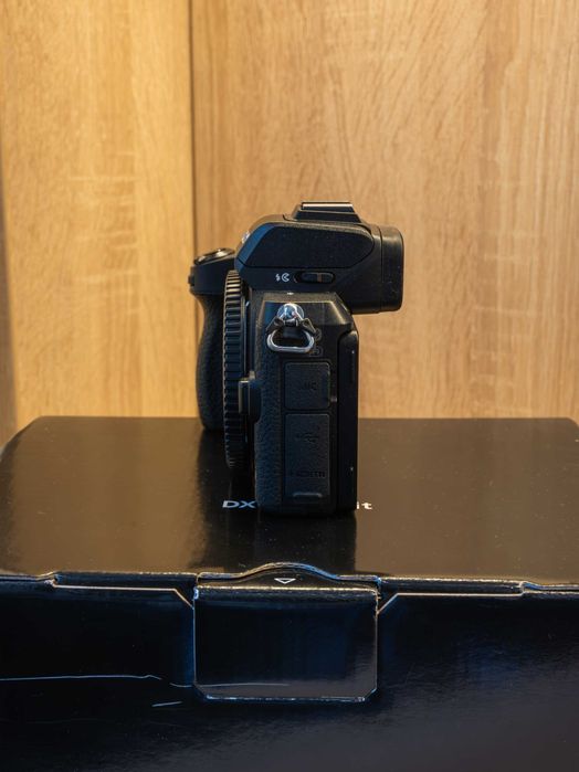 Nikon Z50 с китов обектив DX 16-50 3.5-6.3F и две батерии
