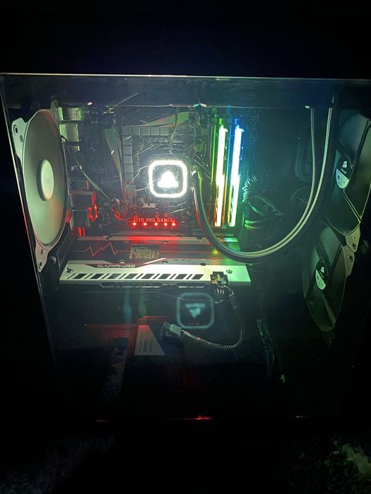 PC Gaming + Monitor Samsung 27" Curbat 240Hz + Tastatură HyperX RGB