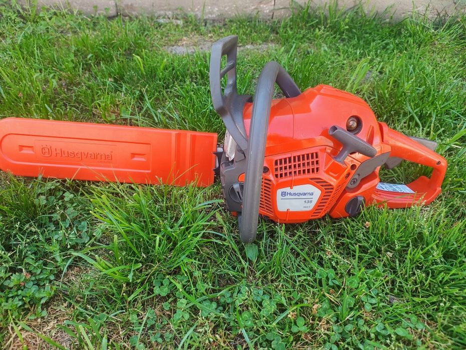 Vând Husqvarna 135 Mark//