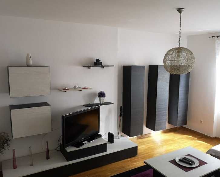 Дава се под наем Двустаен апартамент в Пловдив, Център - 60 кв.м за 255 € - Снимка #2