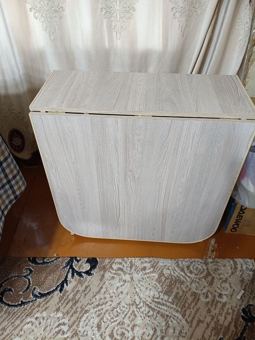 Продам стол книжка нормальный.