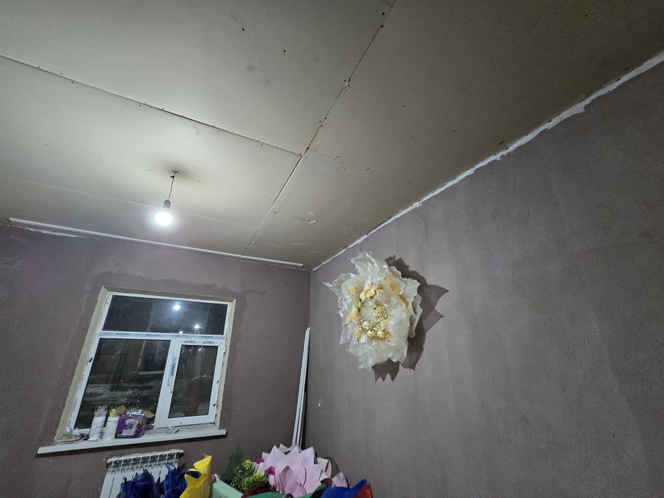 Үш бөлмелі үй жалға беріледі