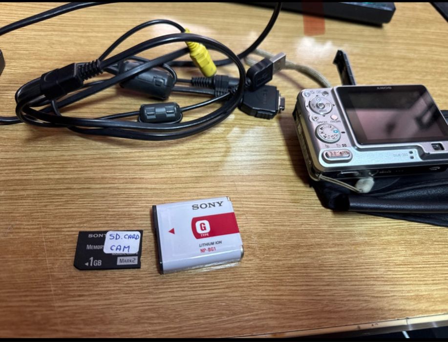 Camera cyber-shot 7.2 MP gri