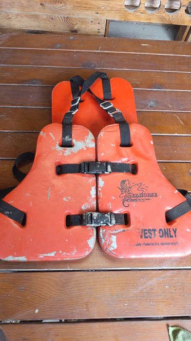 Спасальные жилеты обмен