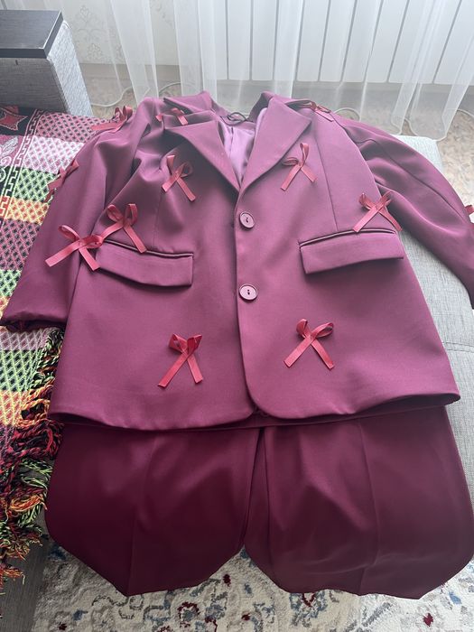 Продам брючный костюм для девочки