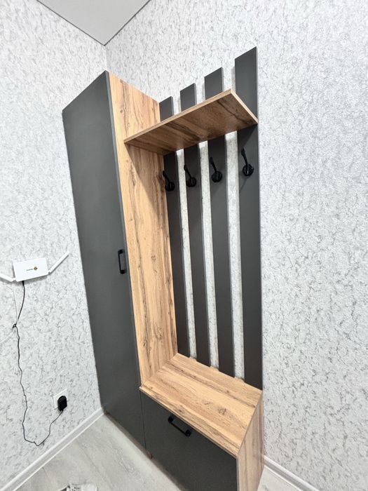 Шкаф отличный в прихожую