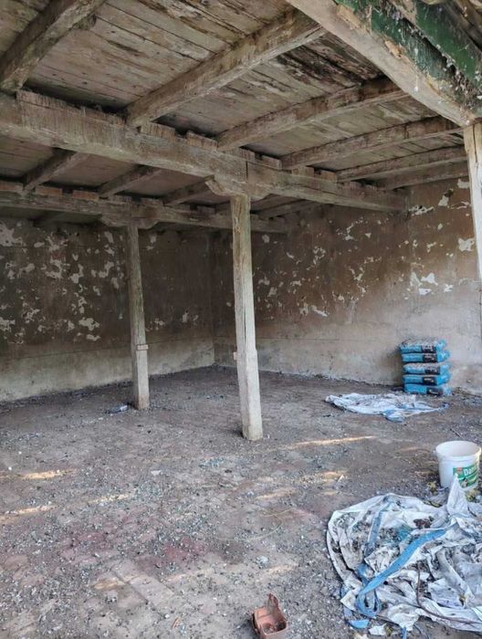 Teren 1000 mp + Casă batraneasca in Pădureni, 15 min Timișoara