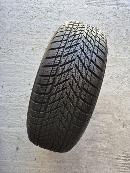 O bucată 205/55 R16 M+S iarnă - una Dunlop Goodyear