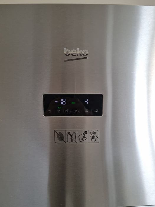 Vând frigider beko si scaune